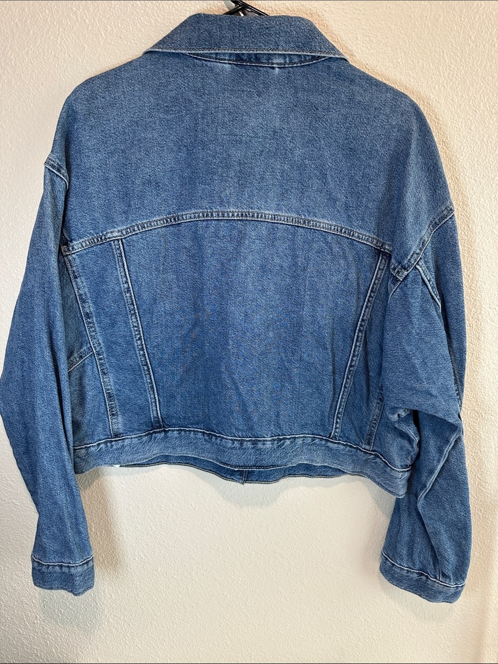 NWOT Levi's Women's Light Blue Denim Trucker Jacket - Picture 3 of 6